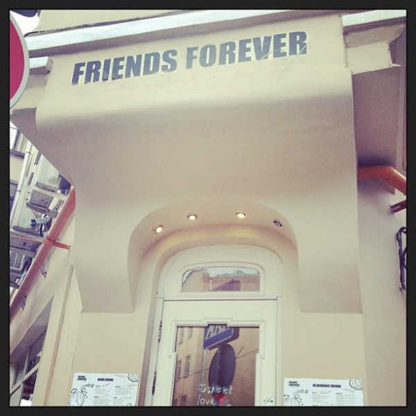 Ресторанный сервис бронирования столиков menu-rest.com - Интерьер ресторана "FRIENDS FOREVER"