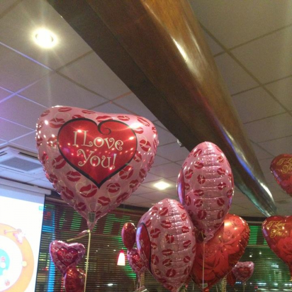 Ресторанный сервис бронирования столиков menu-rest.com - Интерьер ресторана "T.G.I. Friday`s"