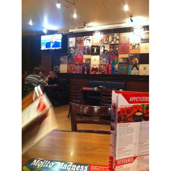 Ресторанный сервис бронирования столиков menu-rest.com - Интерьер ресторана "T.G.I. Friday`s"