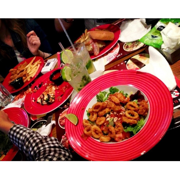 Ресторанный сервис бронирования столиков menu-rest.com - Интерьер ресторана "T.G.I. Friday`s"