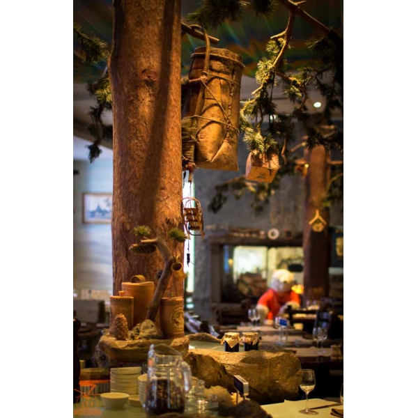 Ресторанный сервис бронирования столиков menu-rest.com - Интерьер ресторана "Экспедиция"