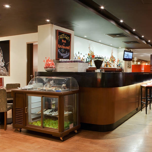 Ресторанный сервис бронирования столиков menu-rest.com - Интерьер ресторана "Holiday Inn Moscow Lesnaya & Suschevsky"