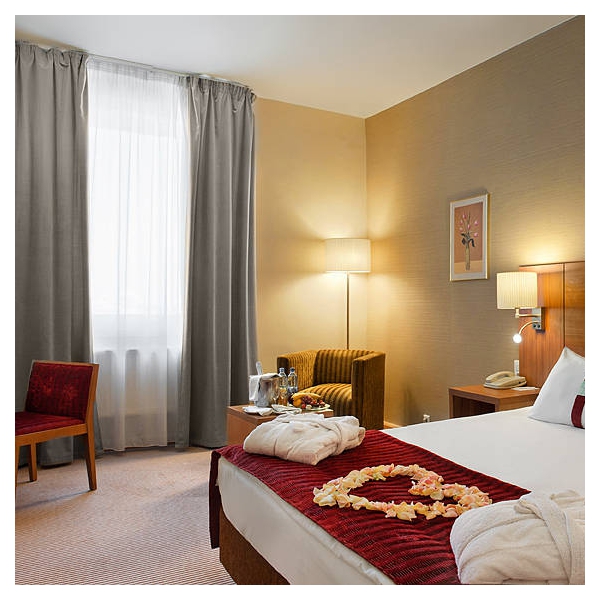 Ресторанный сервис бронирования столиков menu-rest.com - Интерьер ресторана "Holiday Inn Moscow Lesnaya & Suschevsky"