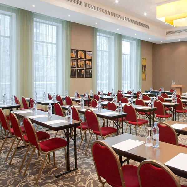 Ресторанный сервис бронирования столиков menu-rest.com - Интерьер ресторана "Holiday Inn Moscow Lesnaya & Suschevsky"