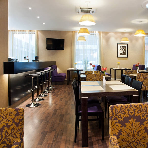 Ресторанный сервис бронирования столиков menu-rest.com - Интерьер ресторана "Holiday Inn Moscow Lesnaya & Suschevsky"