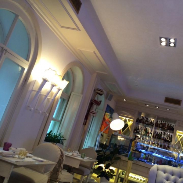 Ресторанный сервис бронирования столиков menu-rest.com - Интерьер ресторана "Белый ресторан"