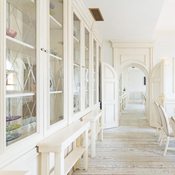 Ресторанный сервис бронирования столиков menu-rest.com - Интерьер ресторана "Белый ресторан"