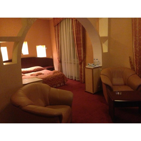 Ресторанный сервис бронирования столиков menu-rest.com - Интерьер ресторана "Максима Хотелс"