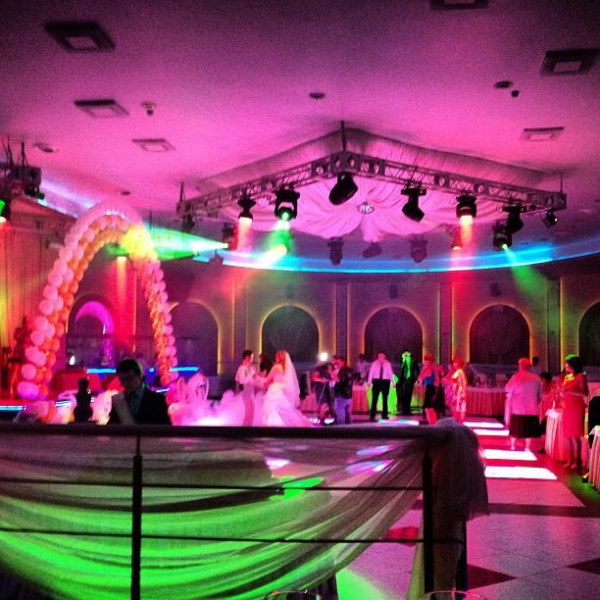 Ресторанный сервис бронирования столиков menu-rest.com - Интерьер ресторана "Хижина"