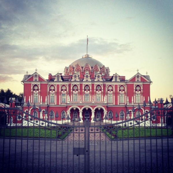 Ресторанный сервис бронирования столиков menu-rest.com - Интерьер ресторана "Петровский Путевой Дворец"