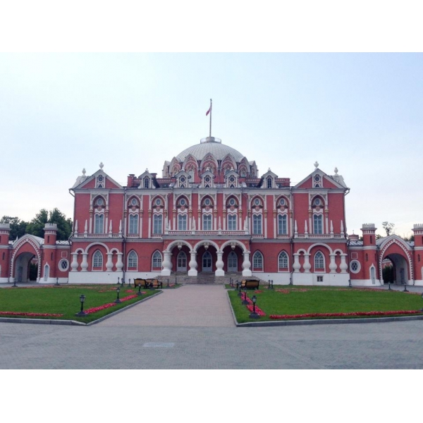 Ресторанный сервис бронирования столиков menu-rest.com - Интерьер ресторана "Петровский Путевой Дворец"