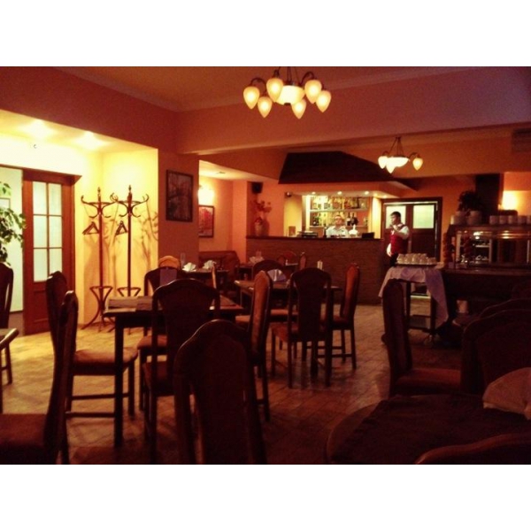 Ресторанный сервис бронирования столиков menu-rest.com - Интерьер ресторана "Максима Хотелс"