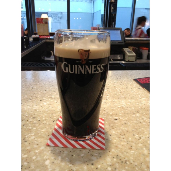 Ресторанный сервис бронирования столиков menu-rest.com - Интерьер ресторана "T.G.I. Friday`s"