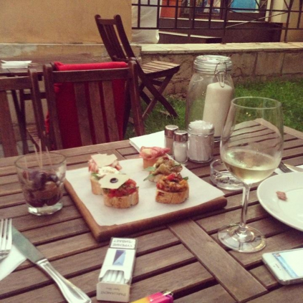 Ресторанный сервис бронирования столиков menu-rest.com - Интерьер ресторана "Простые вещи"