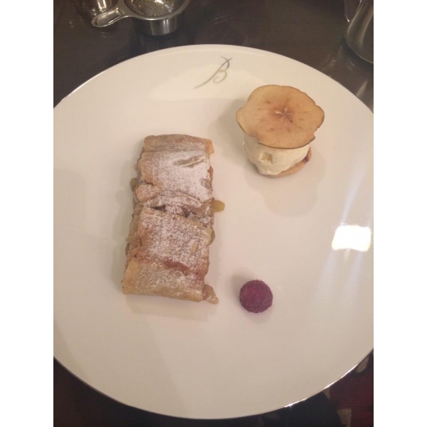 Ресторанный сервис бронирования столиков menu-rest.com - Интерьер ресторана "Hotel Baltschug Kempinski Moscow"