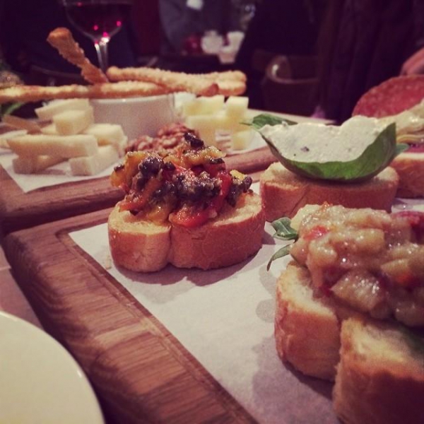 Ресторанный сервис бронирования столиков menu-rest.com - Интерьер ресторана "Простые вещи"