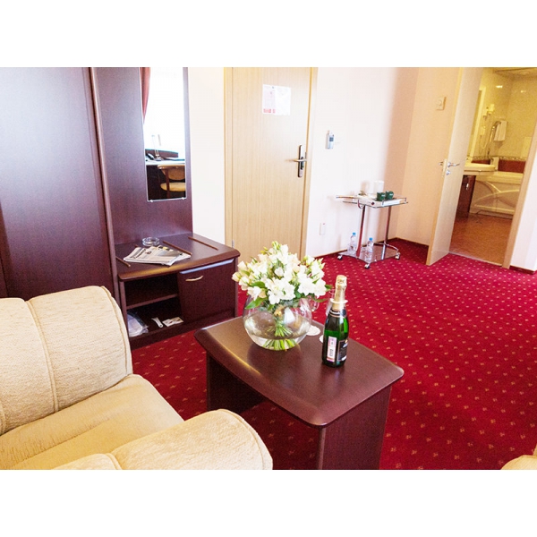 Ресторанный сервис бронирования столиков menu-rest.com - Интерьер ресторана "Максима Хотелс"