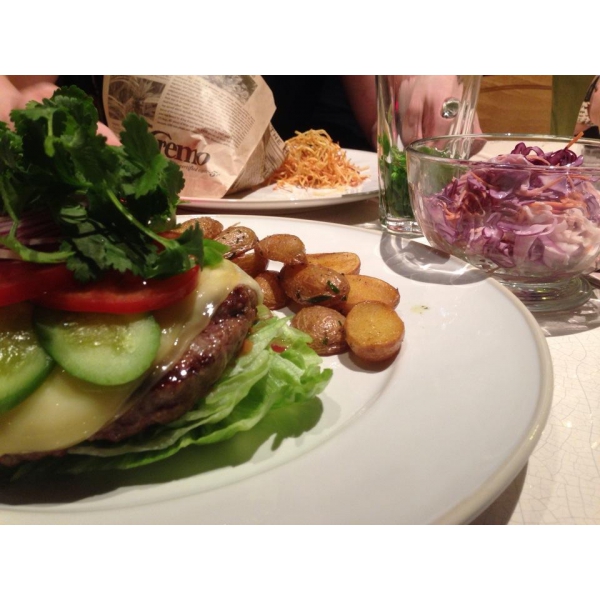 Ресторанный сервис бронирования столиков menu-rest.com - Интерьер ресторана "Cheapside Бургер Бистро"