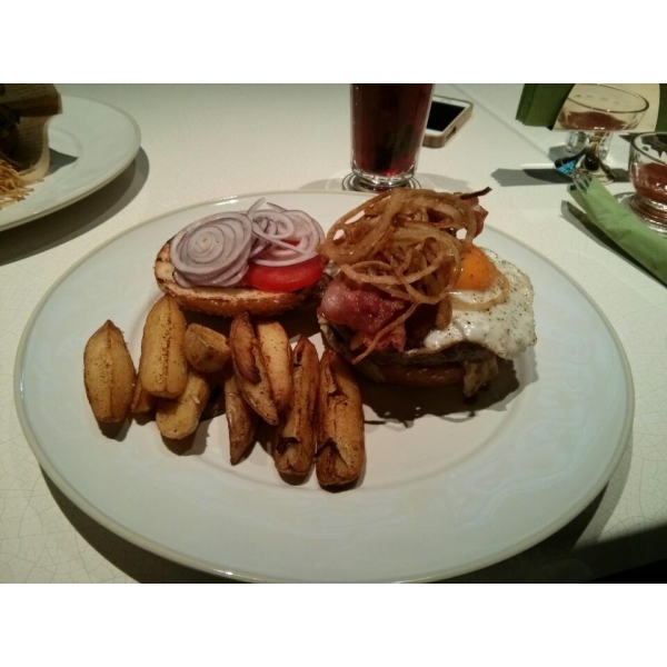 Ресторанный сервис бронирования столиков menu-rest.com - Интерьер ресторана "Cheapside Бургер Бистро"