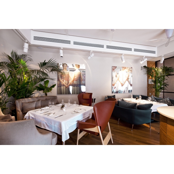 Ресторанный сервис бронирования столиков menu-rest.com - Интерьер ресторана "Selfie"