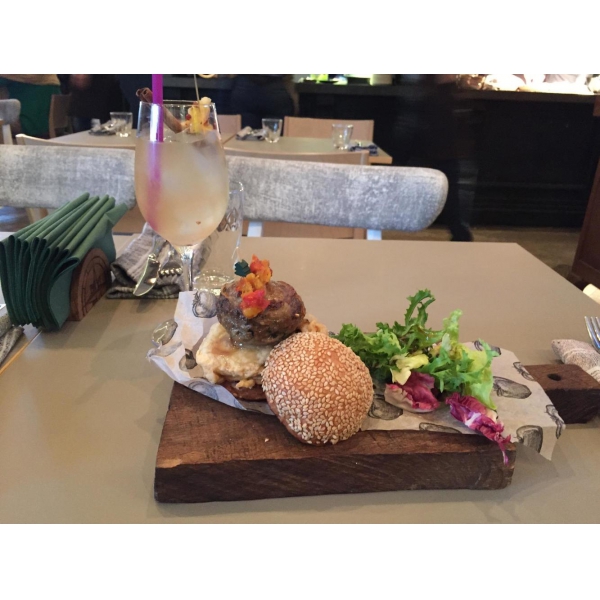 Ресторанный сервис бронирования столиков menu-rest.com - Интерьер ресторана "Поехали"