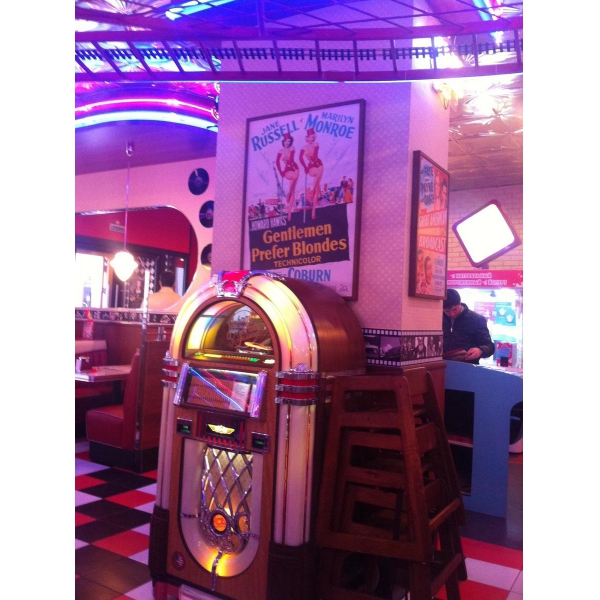 Ресторанный сервис бронирования столиков menu-rest.com - Интерьер ресторана "Beverly Hills Diner"