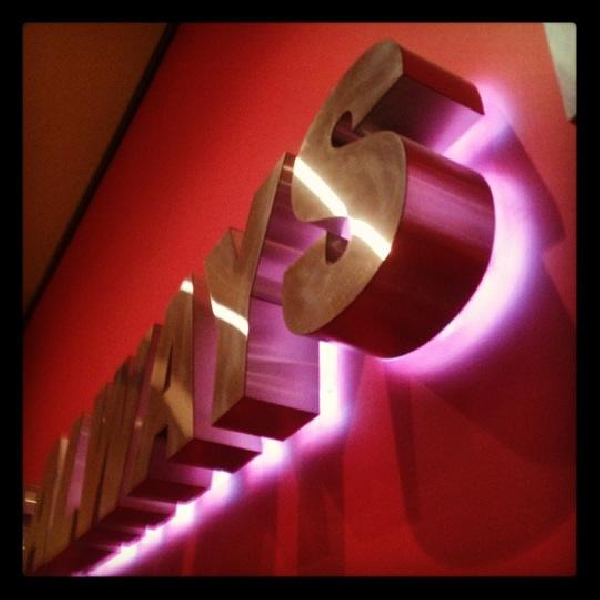 Ресторанный сервис бронирования столиков menu-rest.com - Интерьер ресторана "T.G.I. Friday`s"