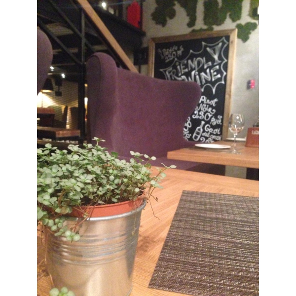 Ресторанный сервис бронирования столиков menu-rest.com - Интерьер ресторана "Friendly"