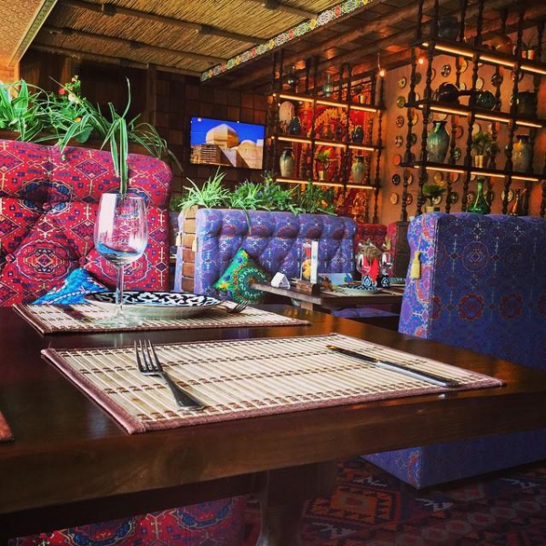 Ресторанный сервис бронирования столиков menu-rest.com - Интерьер ресторана "Павлин-Мавлин"