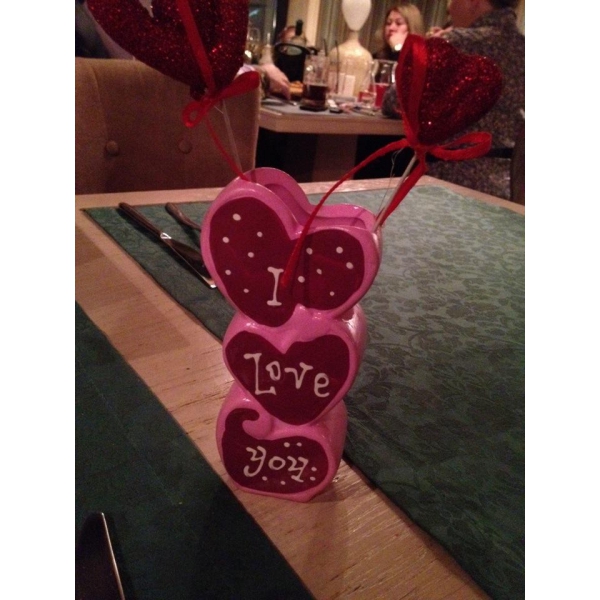 Ресторанный сервис бронирования столиков menu-rest.com - Интерьер ресторана "Friends & Family"