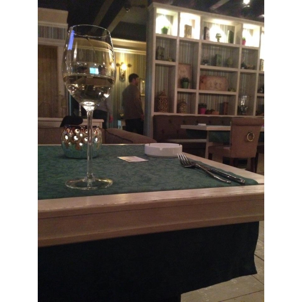 Ресторанный сервис бронирования столиков menu-rest.com - Интерьер ресторана "Friends & Family"