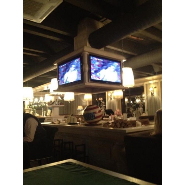 Ресторанный сервис бронирования столиков menu-rest.com - Интерьер ресторана "Friends & Family"