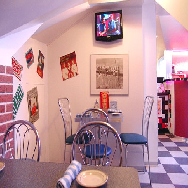 Ресторанный сервис бронирования столиков menu-rest.com - Интерьер ресторана "Frendys Diner"