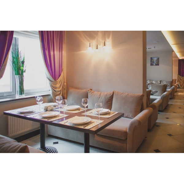 Ресторанный сервис бронирования столиков menu-rest.com - Интерьер ресторана "Арт кафе Рояль"