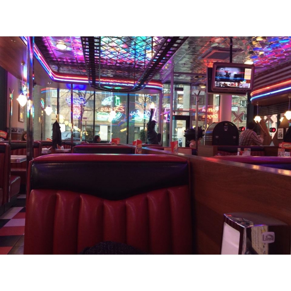 Ресторанный сервис бронирования столиков menu-rest.com - Интерьер ресторана "Beverly Hills Diner"