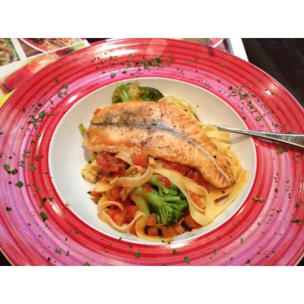 Ресторанный сервис бронирования столиков menu-rest.com - Интерьер ресторана "T.G.I. Friday`s"