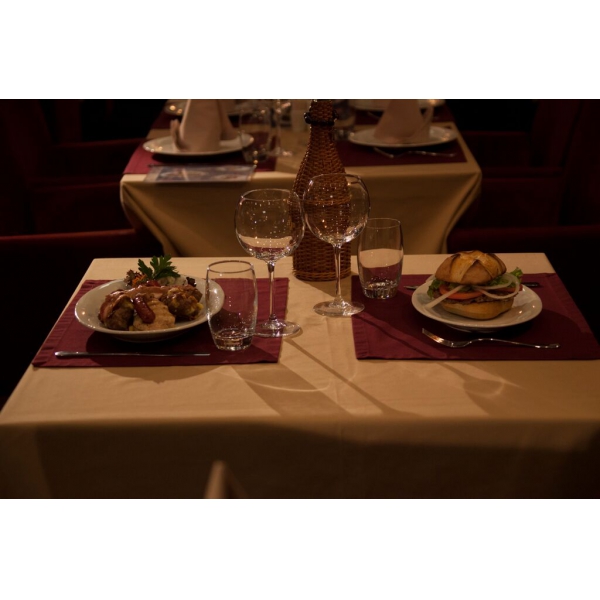 Ресторанный сервис бронирования столиков menu-rest.com - Интерьер ресторана "Югос"