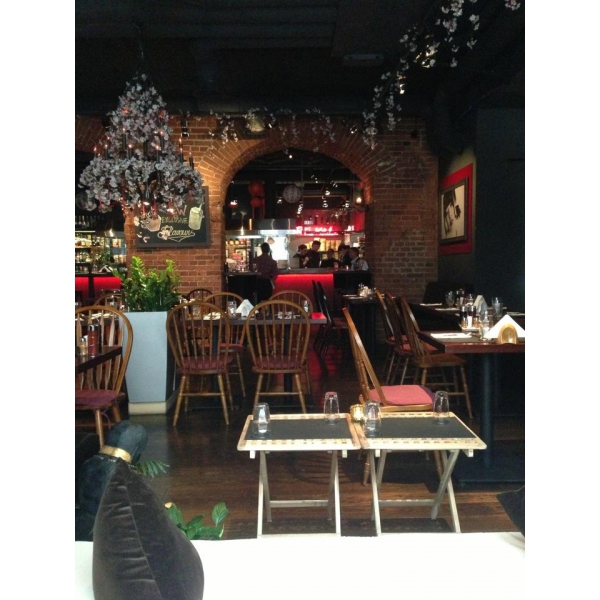 Ресторанный сервис бронирования столиков menu-rest.com - Интерьер ресторана "Roni"