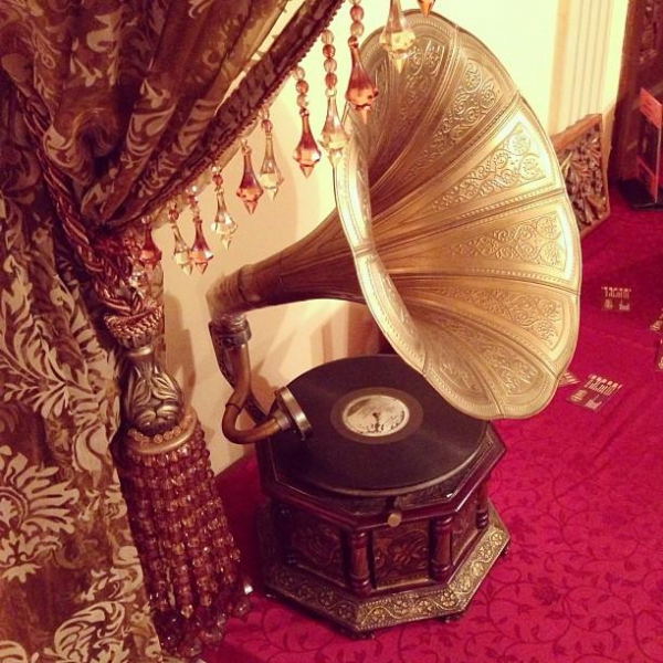 Ресторанный сервис бронирования столиков menu-rest.com - Интерьер ресторана "О кино"