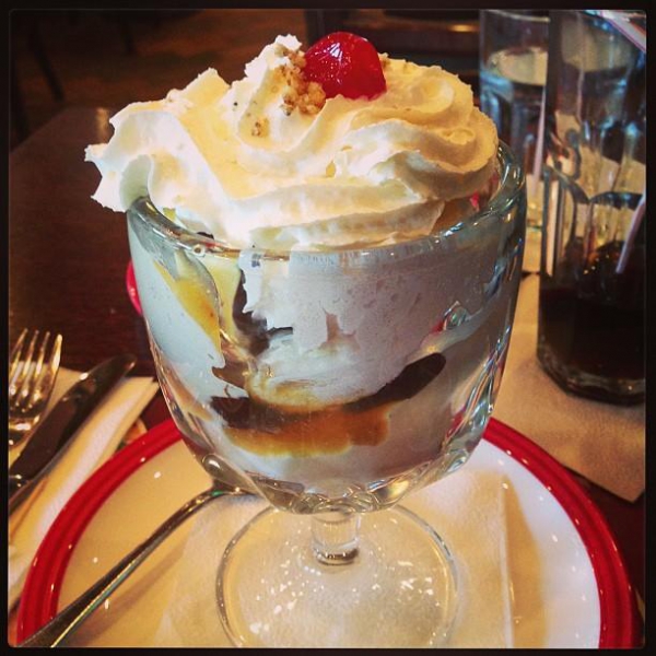 Ресторанный сервис бронирования столиков menu-rest.com - Интерьер ресторана "T.G.I. Friday`s"