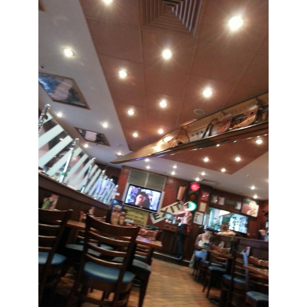 Ресторанный сервис бронирования столиков menu-rest.com - Интерьер ресторана "T.G.I. Friday`s"