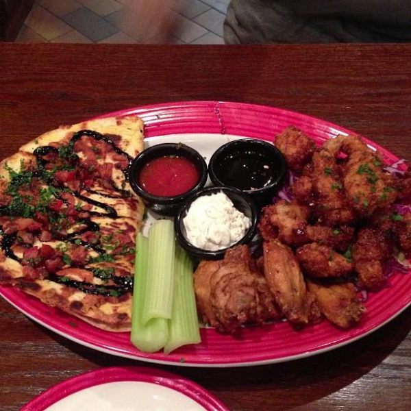 Ресторанный сервис бронирования столиков menu-rest.com - Интерьер ресторана "T.G.I. Friday`s"