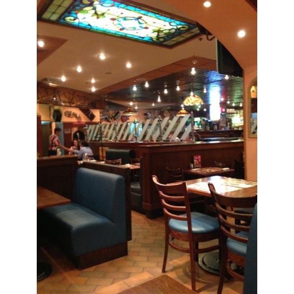 Ресторанный сервис бронирования столиков menu-rest.com - Интерьер ресторана "T.G.I. Friday`s"