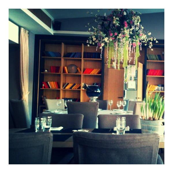 Ресторанный сервис бронирования столиков menu-rest.com - Интерьер ресторана "Жукоvка"