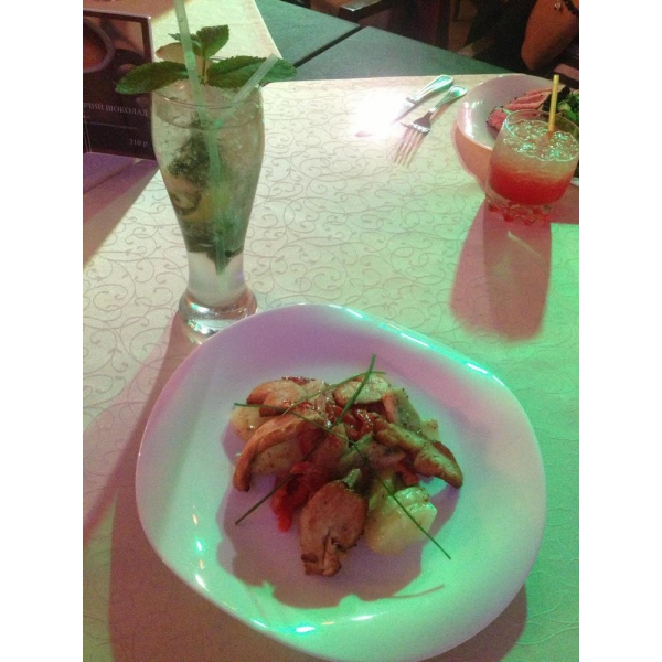 Ресторанный сервис бронирования столиков menu-rest.com - Интерьер ресторана "Золото fm"