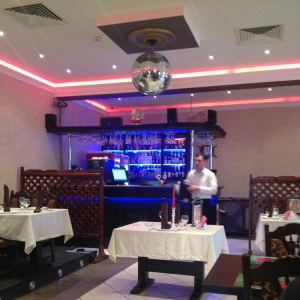 Ресторанный сервис бронирования столиков menu-rest.com - Интерьер ресторана "Белое озеро"