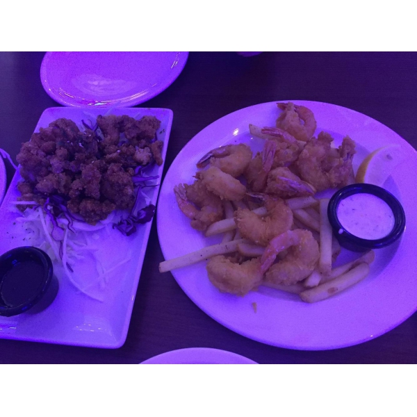 Ресторанный сервис бронирования столиков menu-rest.com - Интерьер ресторана "T.G.I. Friday`s"