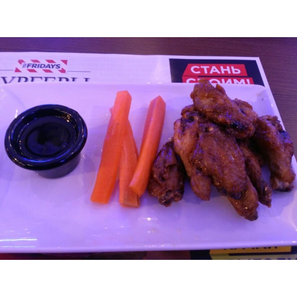 Ресторанный сервис бронирования столиков menu-rest.com - Интерьер ресторана "T.G.I. Friday`s"