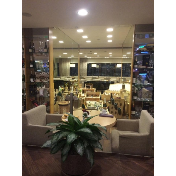 Ресторанный сервис бронирования столиков menu-rest.com - Интерьер ресторана "Real Food Restaurant"