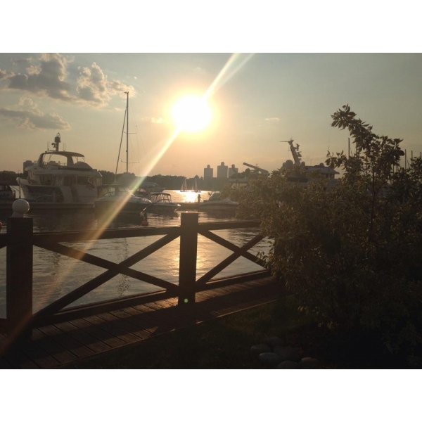 Ресторанный сервис бронирования столиков menu-rest.com - Интерьер ресторана "Город-Яхт бар"